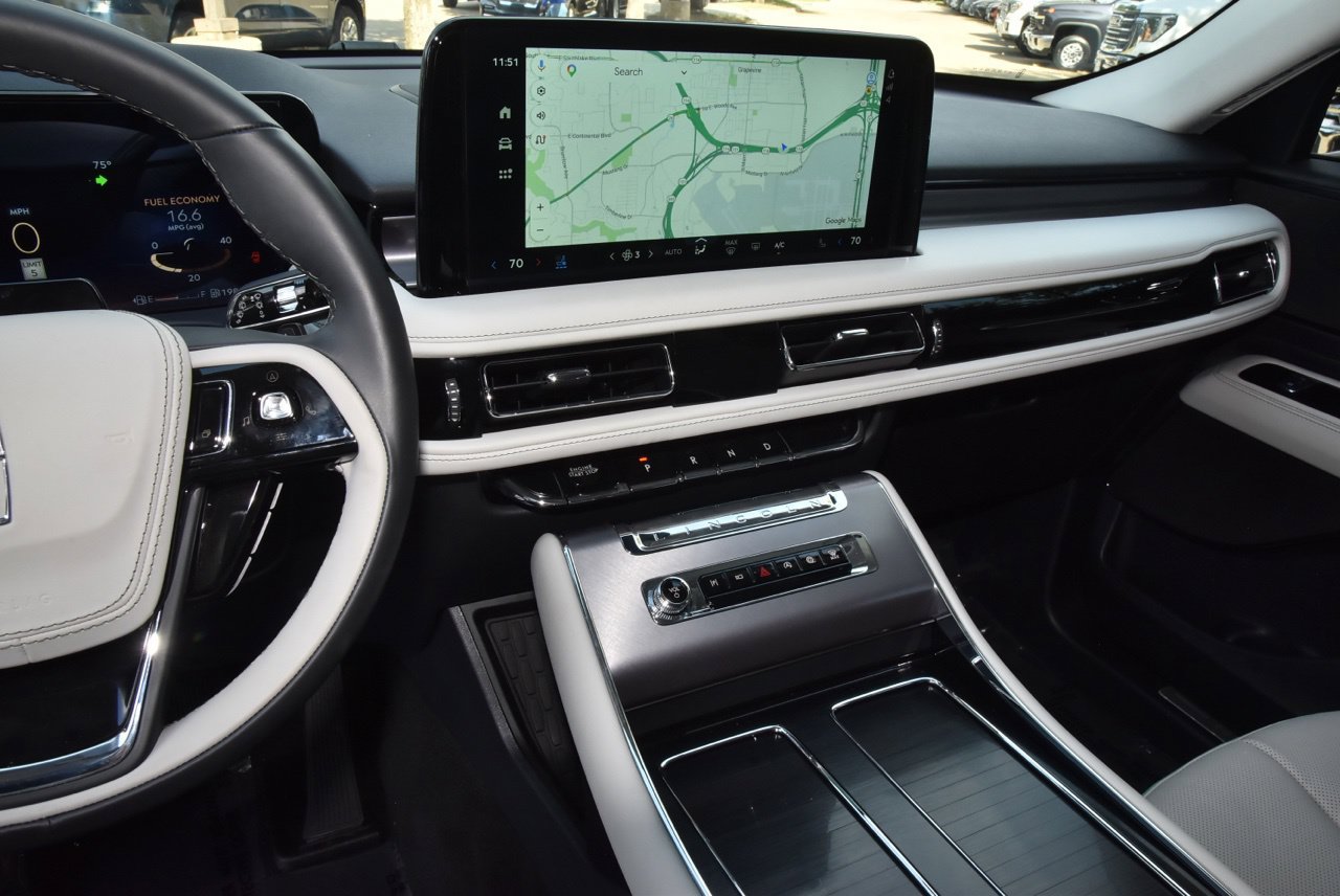 Certified 2026 Lincoln Aviator 2WD w/ Jet Appearance Package image 28