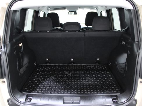 Used 2016 Jeep Renegade Latitude w/ Cold Weather Group image 24