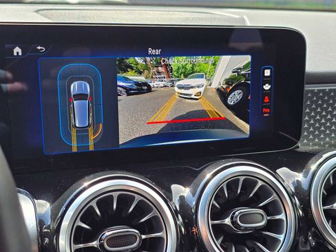 Used 2024 Mercedes-Benz EQB 250+ image 29