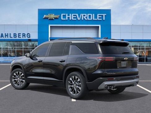 New 2026 Chevrolet Traverse LT w/ Sun and Wheel Package FWD image 3