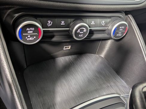Used 2019 Alfa Romeo Giulia w/ Nero Edizione RWD image 19
