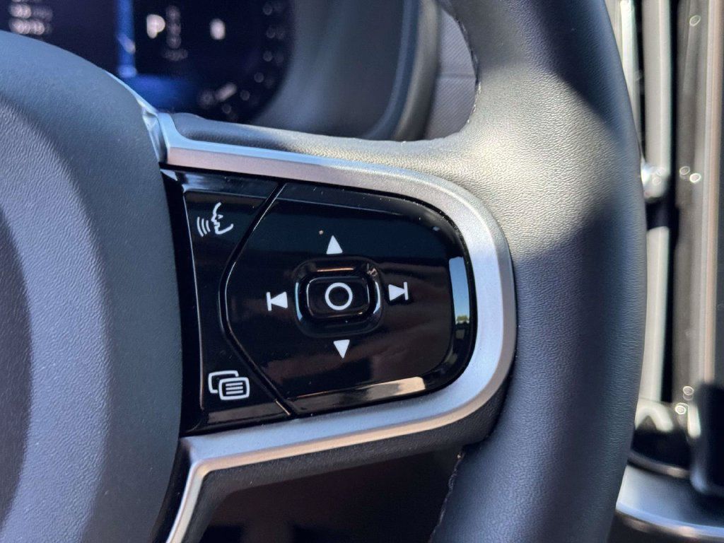 Used 2026 Volvo XC90 B6 Plus w/ Protection Package Premier AWD/4WD image 19