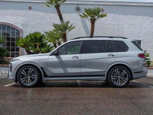 Used 2025 BMW X7 M60i w/ Executive Package AWD/4WD image 3