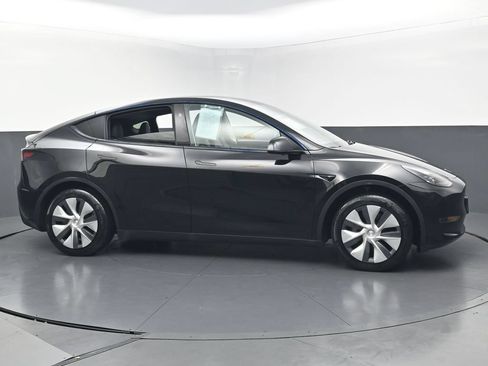 Used 2023 Tesla Model Y 2WD image 5