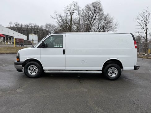 Used 2017 GMC Savana 2500 RWD image 2