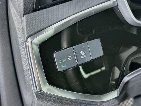 Used 2025 Audi Q3 2.0T Premium AWD/4WD image 17