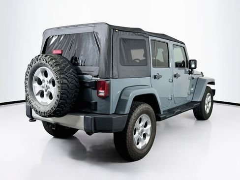 Used 2014 Jeep Wrangler Unlimited Sahara w/ Connectivity Group AWD/4WD image 9