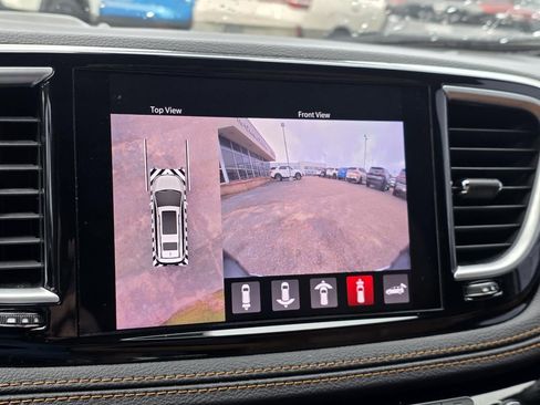 Used 2022 Chrysler Pacifica Pinnacle FWD image 23
