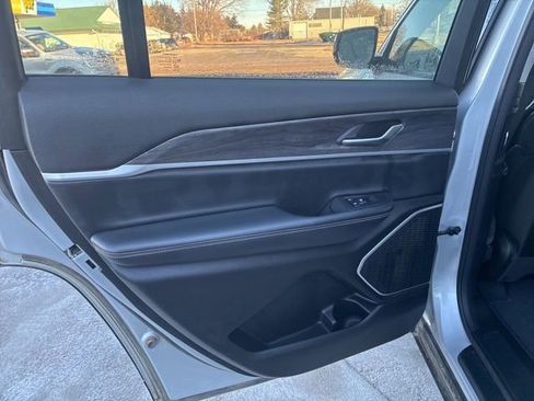 Used 2021 Jeep Grand Cherokee L Limited AWD/4WD image 21