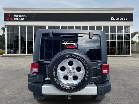 Used 2014 Jeep Wrangler Unlimited Sahara w/ Connectivity Group image 4