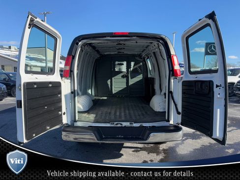 Used 2016 GMC Savana 2500 Work Van w/ Chrome Appearance Package image 19