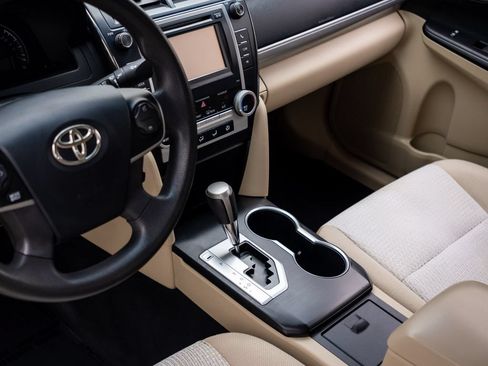 Used 2012 Toyota Camry LE FWD image 13