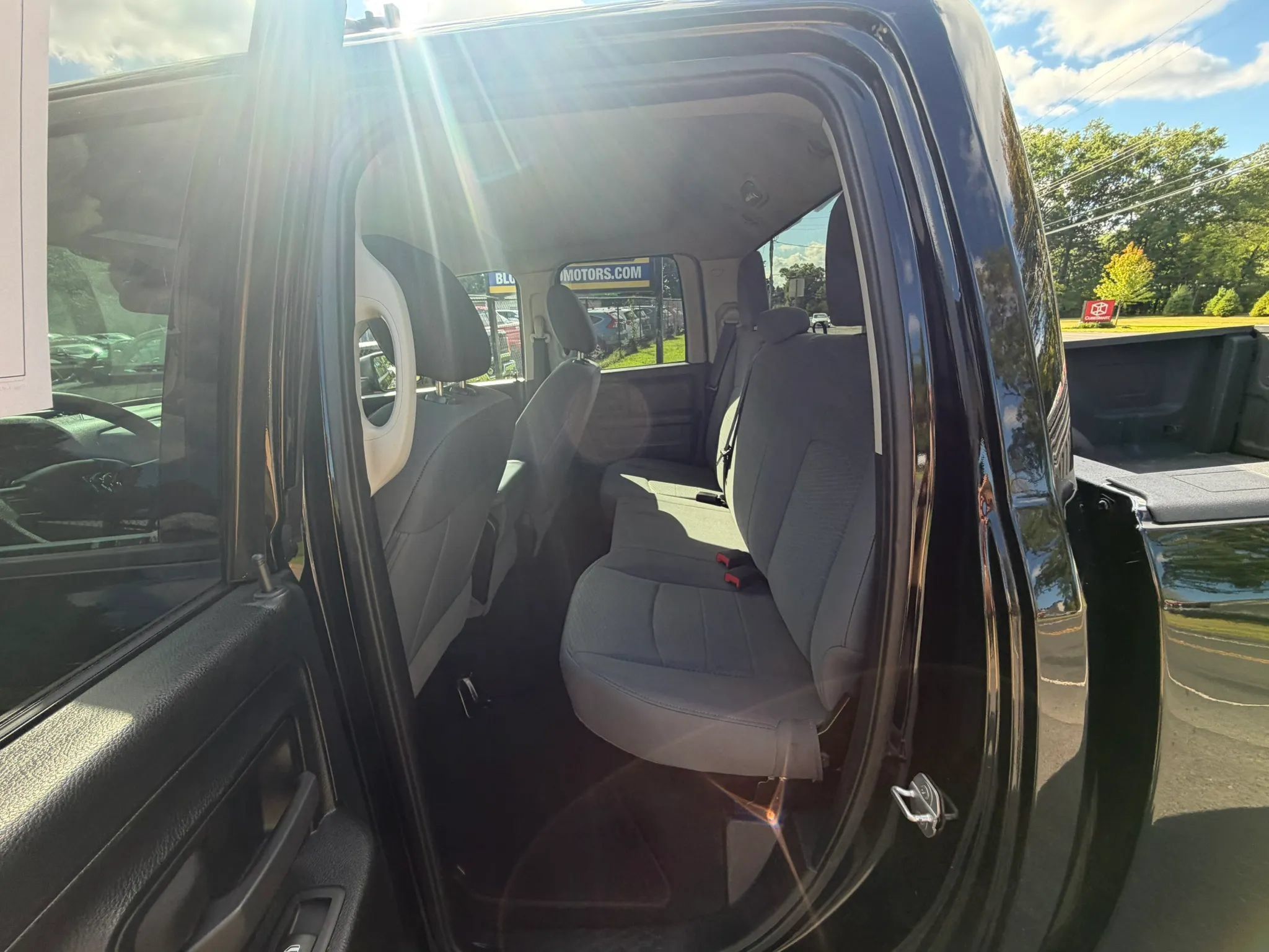 Used 2015 RAM 1500 Express w/ Black Ram 1500 Express Group AWD/4WD image 18