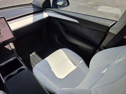 Used 2023 Tesla Model Y Long Range AWD/4WD image 30