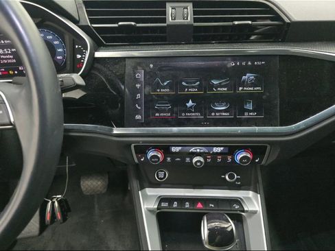 Used 2023 Audi Q3 2.0T Premium w/ Convenience Package image 6