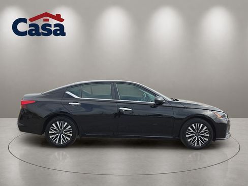 Used 2025 Nissan Altima 2.5 SV FWD image 6