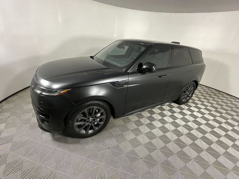 Used 2025 Land Rover Range Rover Sport Dynamic SE image 9