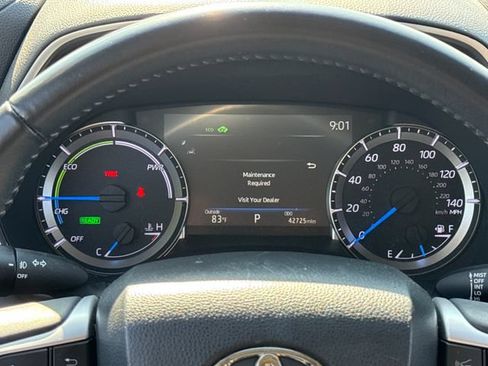 Used 2023 Toyota Highlander XLE AWD/4WD image 27