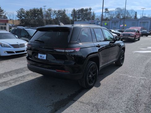 New 2026 Jeep Grand Cherokee Altitude AWD/4WD image 8