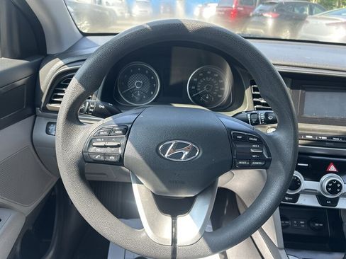 Used 2019 Hyundai Elantra SE FWD image 15