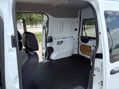 Used 2010 Ford Transit Connect XLT FWD image 13