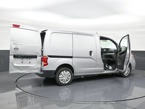 Used 2021 Nissan NV200 S FWD image 27
