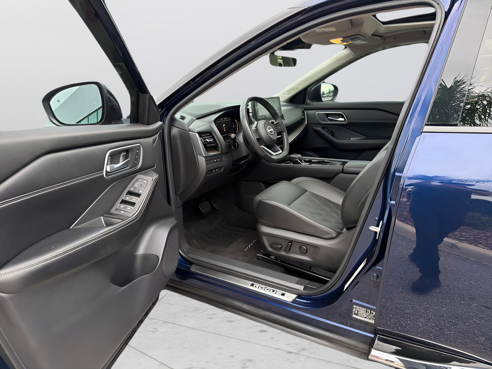 Certified 2024 Nissan Rogue Platinum w/ Platinum Premium Package FWD image 13