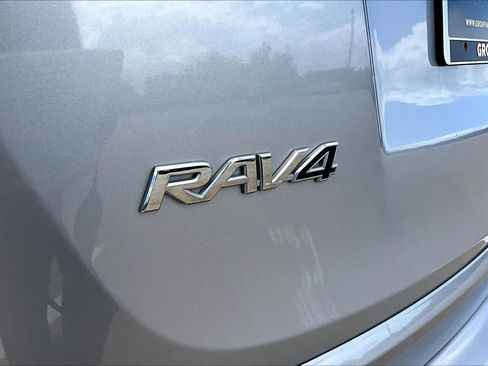 Used 2018 Toyota RAV4 XLE FWD image 31