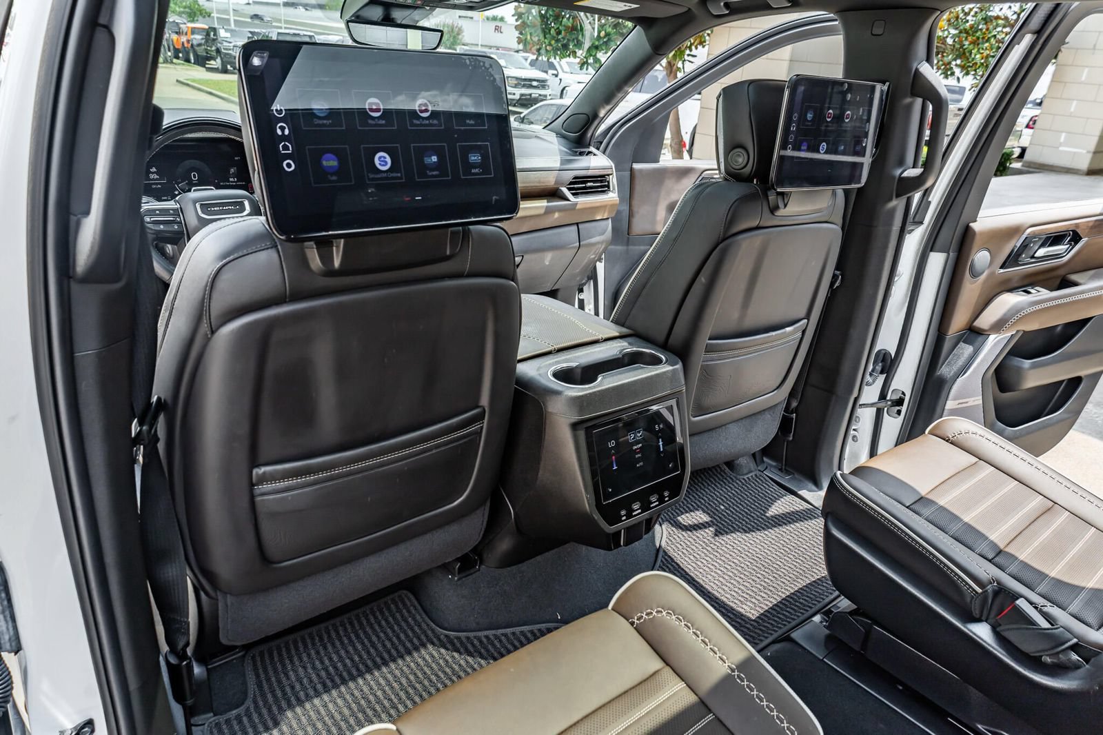 Used 2025 GMC Yukon Denali Ultimate AWD/4WD image 44