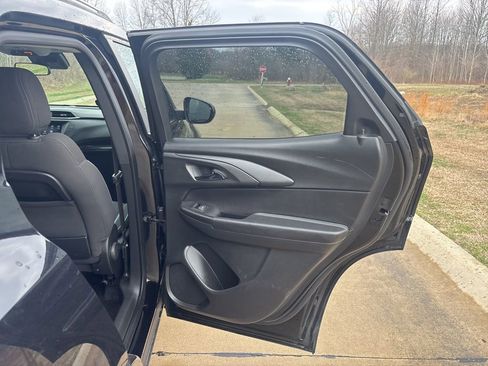Used 2023 Chevrolet TrailBlazer LT AWD/4WD image 31