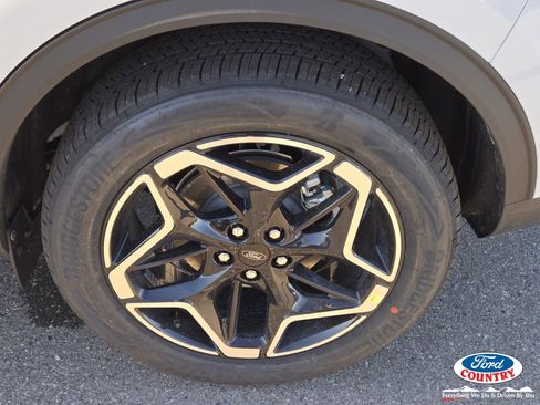 New 2026 Ford Escape Platinum w/ Premium Technology Package image 5