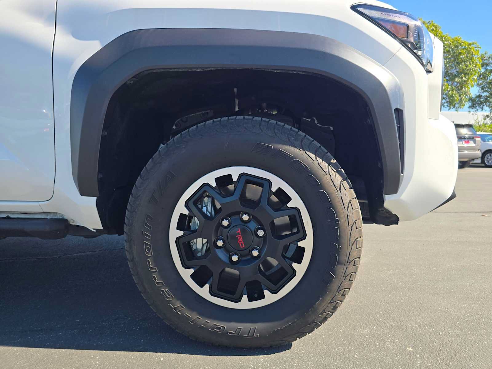 Certified 2025 Toyota Tacoma TRD Off-Road AWD/4WD image 9