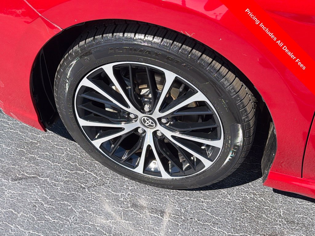 Used 2022 Toyota Camry SE FWD image 2