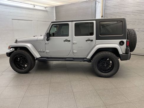 Used 2018 Jeep Wrangler Unlimited Sahara image 7