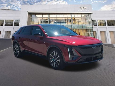 Used 2026 Cadillac Lyriq Premium Sport AWD/4WD image 3