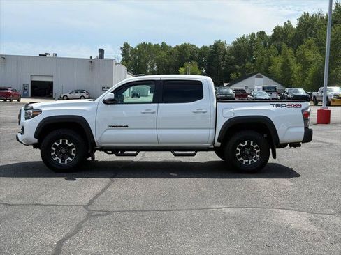 Certified 2022 Toyota Tacoma TRD Off-Road w/ TRD Premium Off Road Package AWD/4WD image 2