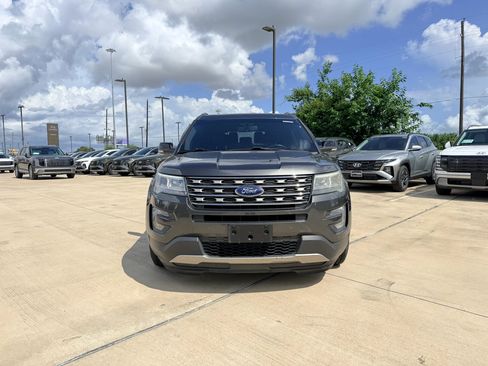 Used 2016 Ford Explorer XLT w/ Equipment Group 202A FWD image 3