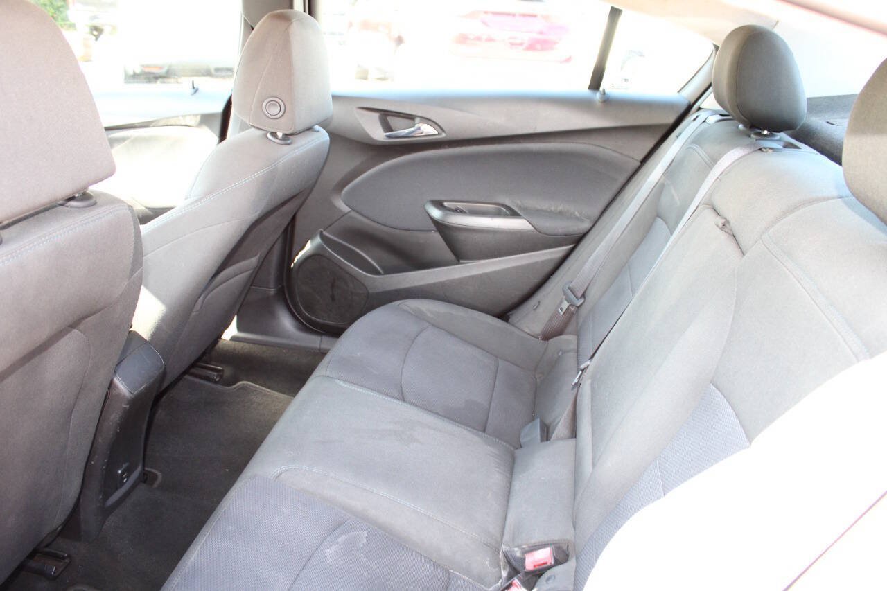 Used 2017 Chevrolet Cruze LT FWD image 18