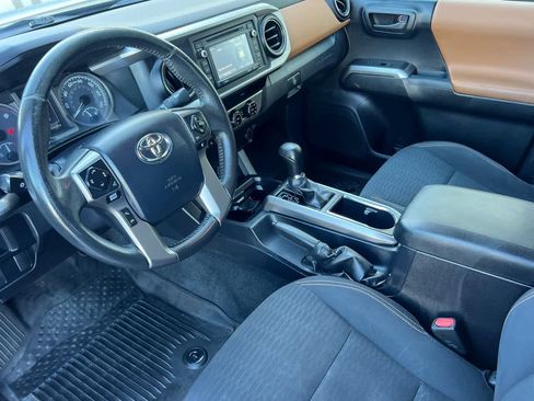 Used 2017 Toyota Tacoma SR5 w/ Tow Package RWD image 11