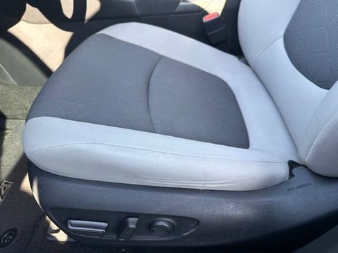 Used 2020 Toyota RAV4 XLE w/ Convenience Package FWD image 7