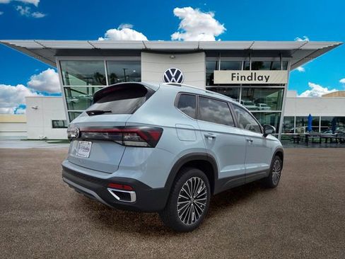 New 2026 Volkswagen Taos SE FWD image 4
