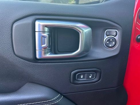 Used 2023 Jeep Wrangler Unlimited Sahara AWD/4WD image 35