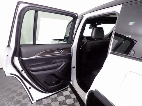 New 2025 Jeep Grand Cherokee Limited image 26