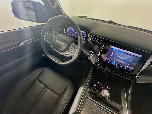 Used 2024 Jeep Wagoneer Series II w/ Flexible Seating Group image 9