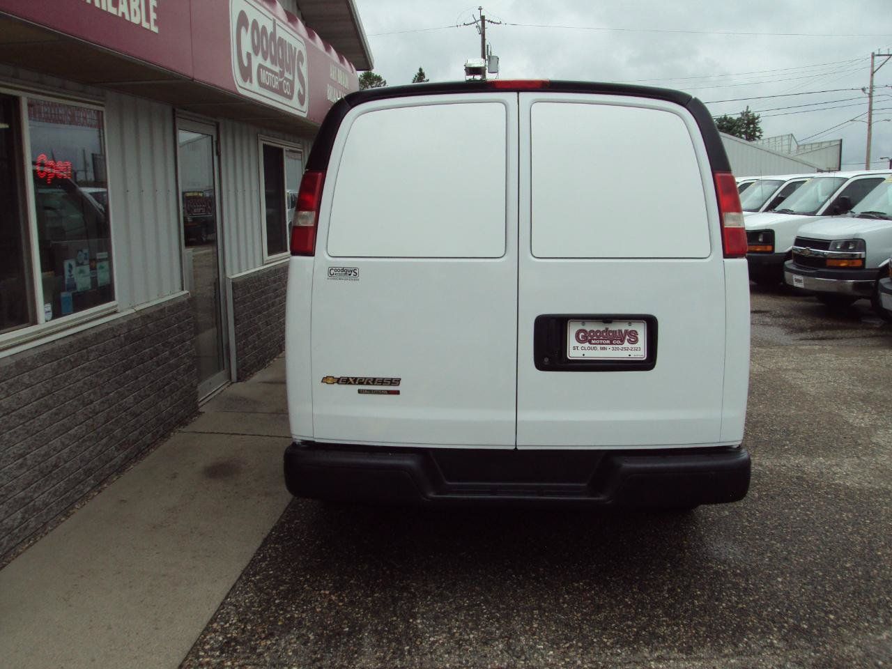 Used 2011 Chevrolet Express 1500 AWD image 6