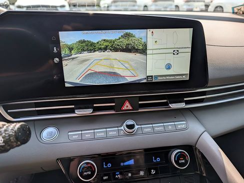 Used 2025 Hyundai Elantra SEL FWD image 23