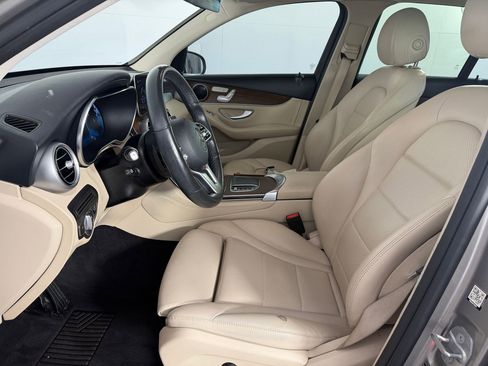 Used 2021 Mercedes-Benz GLC 300 4MATIC image 5