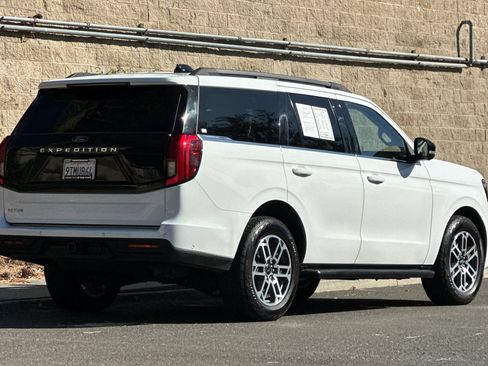 Used 2025 Ford Expedition Active AWD/4WD image 3
