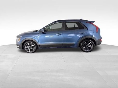 Certified 2025 Kia Niro EX FWD image 6