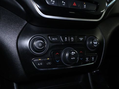 Used 2021 Jeep Cherokee Limited w/ Elite Package AWD/4WD image 37